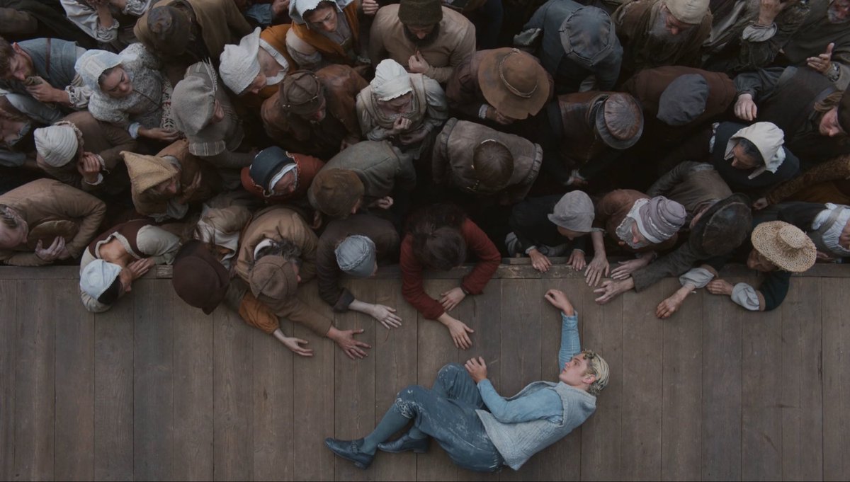 partime_writer's tweet photo. Sarsıcı bir trajedi,
Şiir gibi akan bir sinema dili…
İşte bu yüzden seviyorum sinemayı. 

‘The rest is silence’

Bazı anlar zihnimizdeki o küçük kamerada sonsuza dek kalır. Bazı insanlarda öyle.
Seni, kafamdaki küçük kameraya çoktan kaydettim bile.
Hamnet. https://t.co/WtQGUsKrNI