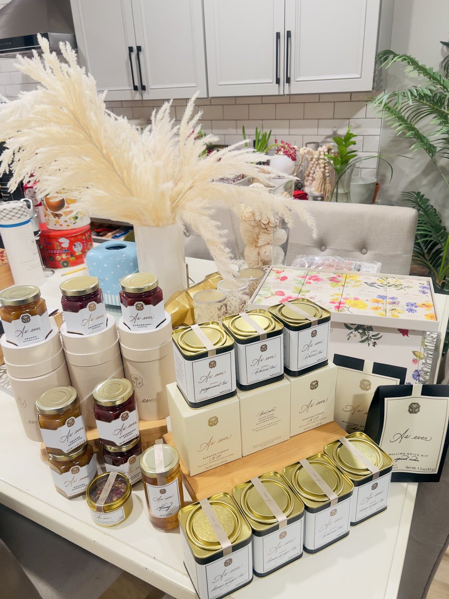 ORATA's tweet image. Arrived on 02/10/2026.
Every single one of #AsEver Chocolate bars is a taste buds delight. My favorite was the “Raspberry Spread Sea Salt Dark Chocolate.” Now, don’t get me started with the presentation, this is how fine foods should be presented- it should hit all the senses.