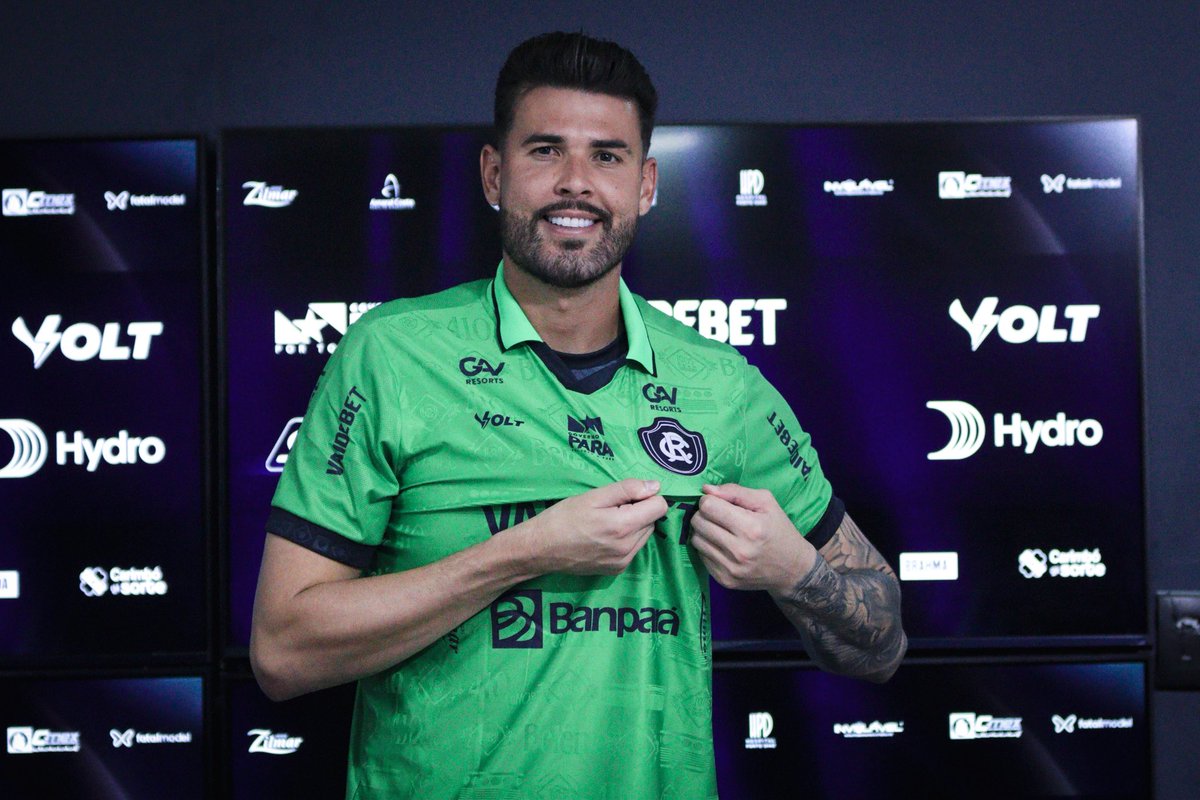 ClubeDoRemo's tweet photo. OFICIALMENTE APRESENTADO! 🦁👊

O Goleiro Ivan Quaresma foi oficialmente apresentado em coletiva de imprensa na manhã deste sábado (14), no Banpará Baenão.

Que seja um grande ciclo, Ivan! 💙🦁

📸 Rodolfo Valle / Remo

#OReiDaAmazônia https://t.co/b0hcXRi2mX