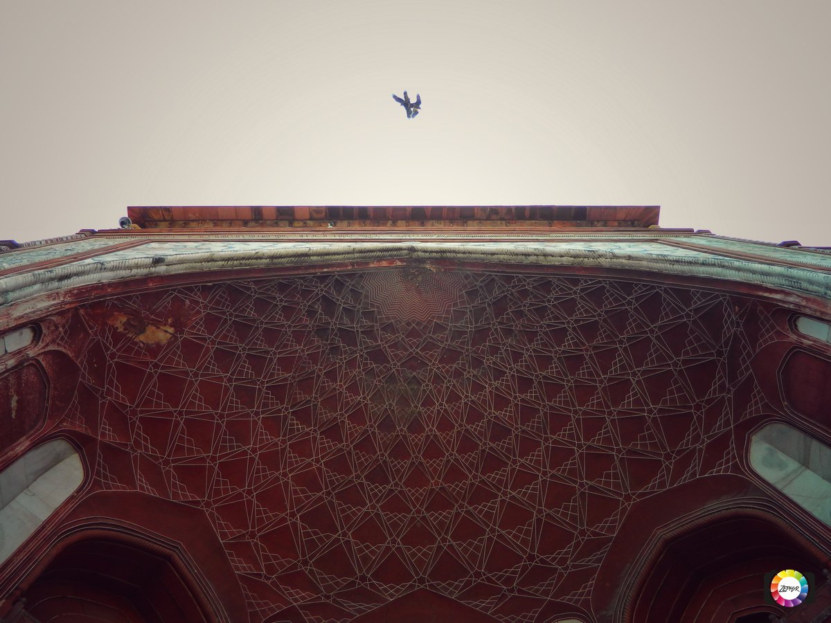 ZephyrCvs's tweet photo. #TajMahal #EternalBeauty #MarblePoetry #ArchitecturalGrace #zephyrattaj #clickwithzephyr #Photography #videography #CaptureTheMoment #PhotographersOfIndia https://t.co/SfhmLXtbqv