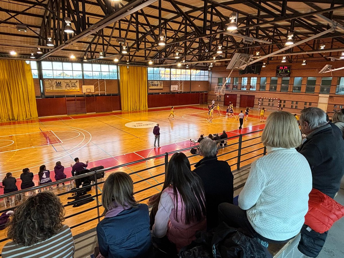 🏀<a href="/TGNBasquet/">🟣 TGN Bàsquet Club</a> i <a href="/uemataro/">U.E. Mataró</a> s'han enfrontat al poliesportiu Riu Clar en un partit que ha acabat amb victòria de les maresmenques

Felicitats <a href="/uemataro/">U.E. Mataró</a> i ànims <a href="/TGNBasquet/">🟣 TGN Bàsquet Club</a> de cara al final de temporada

🙌 Donar suport a l'esport femení és promoure la igualtat i crear referents