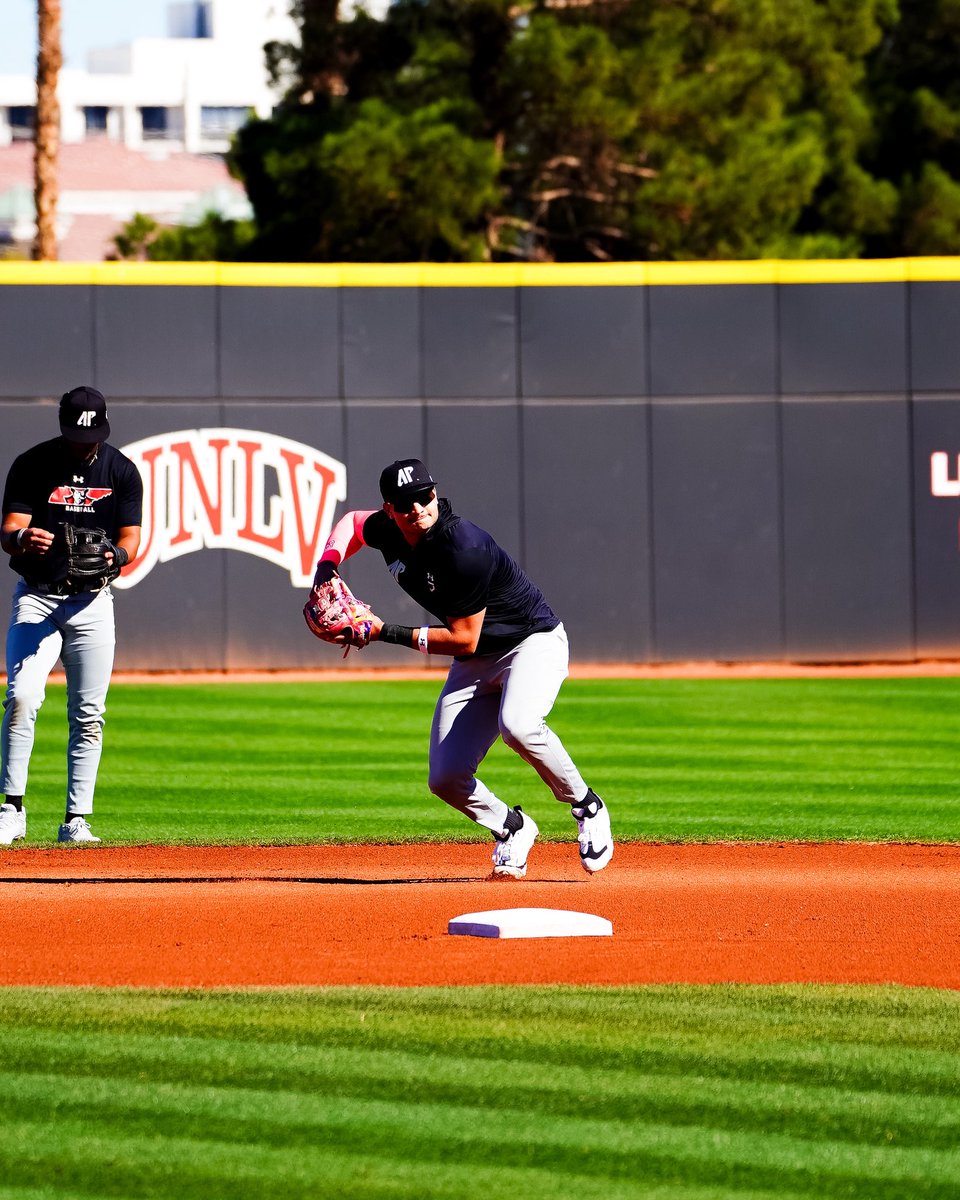 GovsBSB's tweet photo. About that time! 🎩⚾️

🅱️🅰️🆖❗️| #letsgopeay https://t.co/GnZlEU3VEE