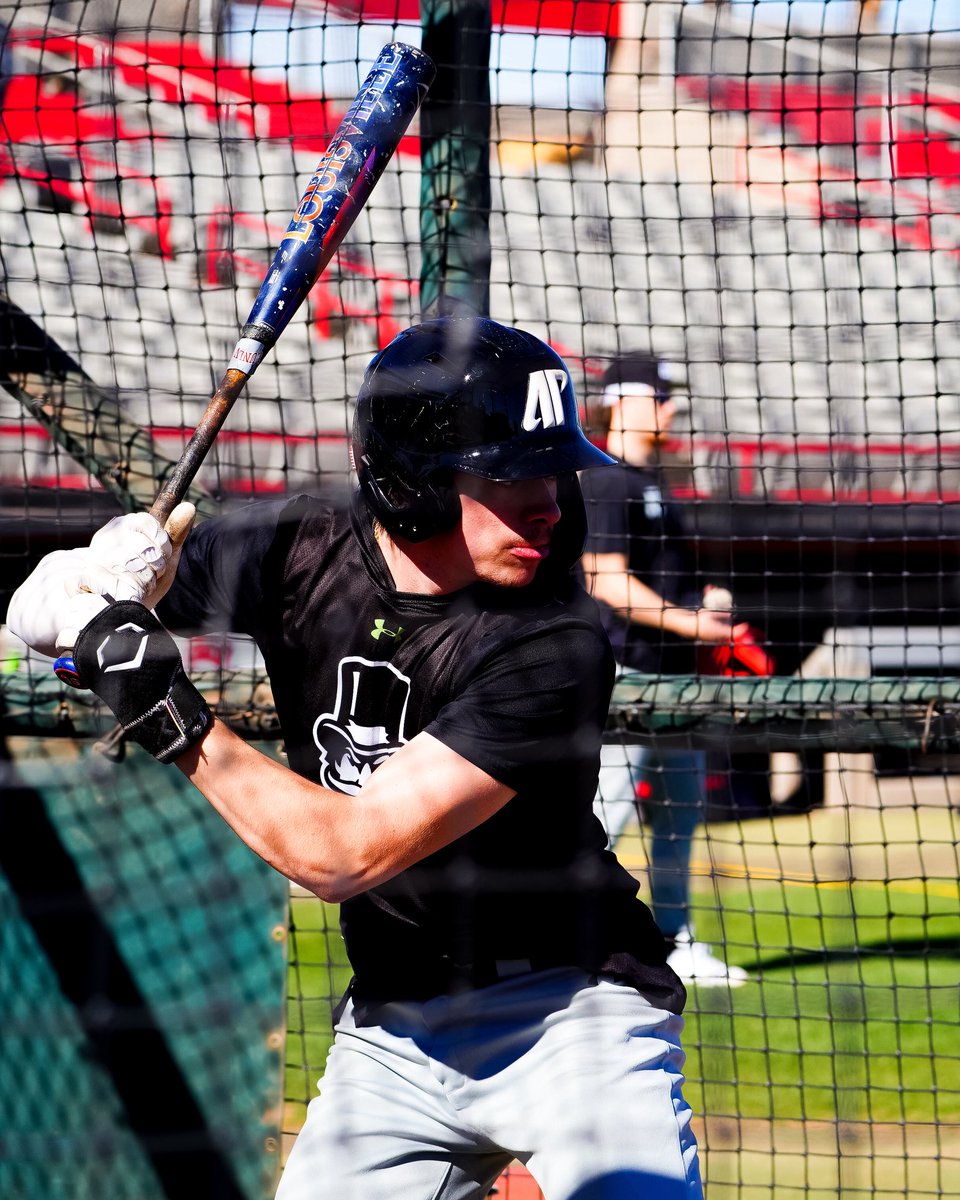 GovsBSB's tweet photo. About that time! 🎩⚾️

🅱️🅰️🆖❗️| #letsgopeay https://t.co/GnZlEU3VEE
