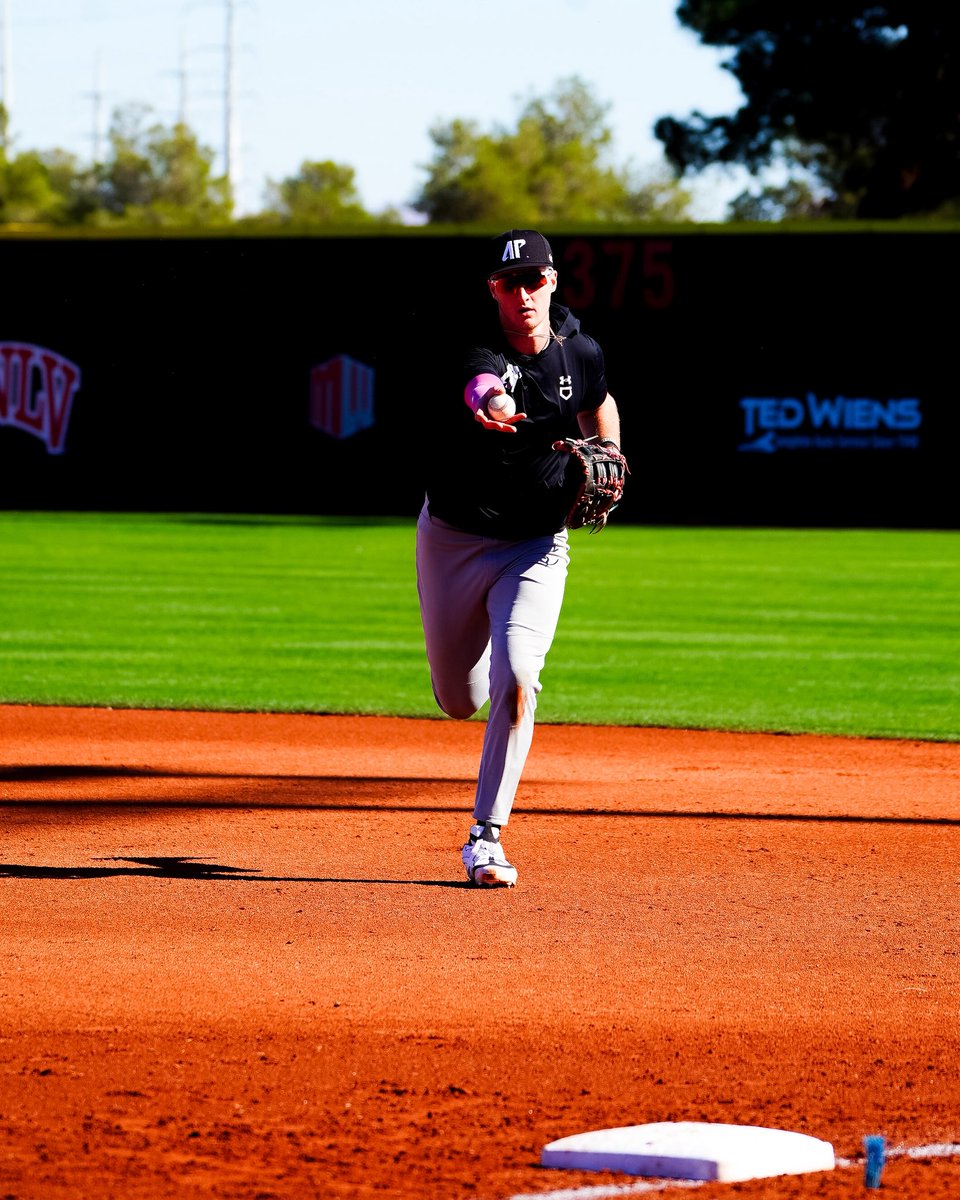 GovsBSB's tweet photo. About that time! 🎩⚾️

🅱️🅰️🆖❗️| #letsgopeay https://t.co/GnZlEU3VEE
