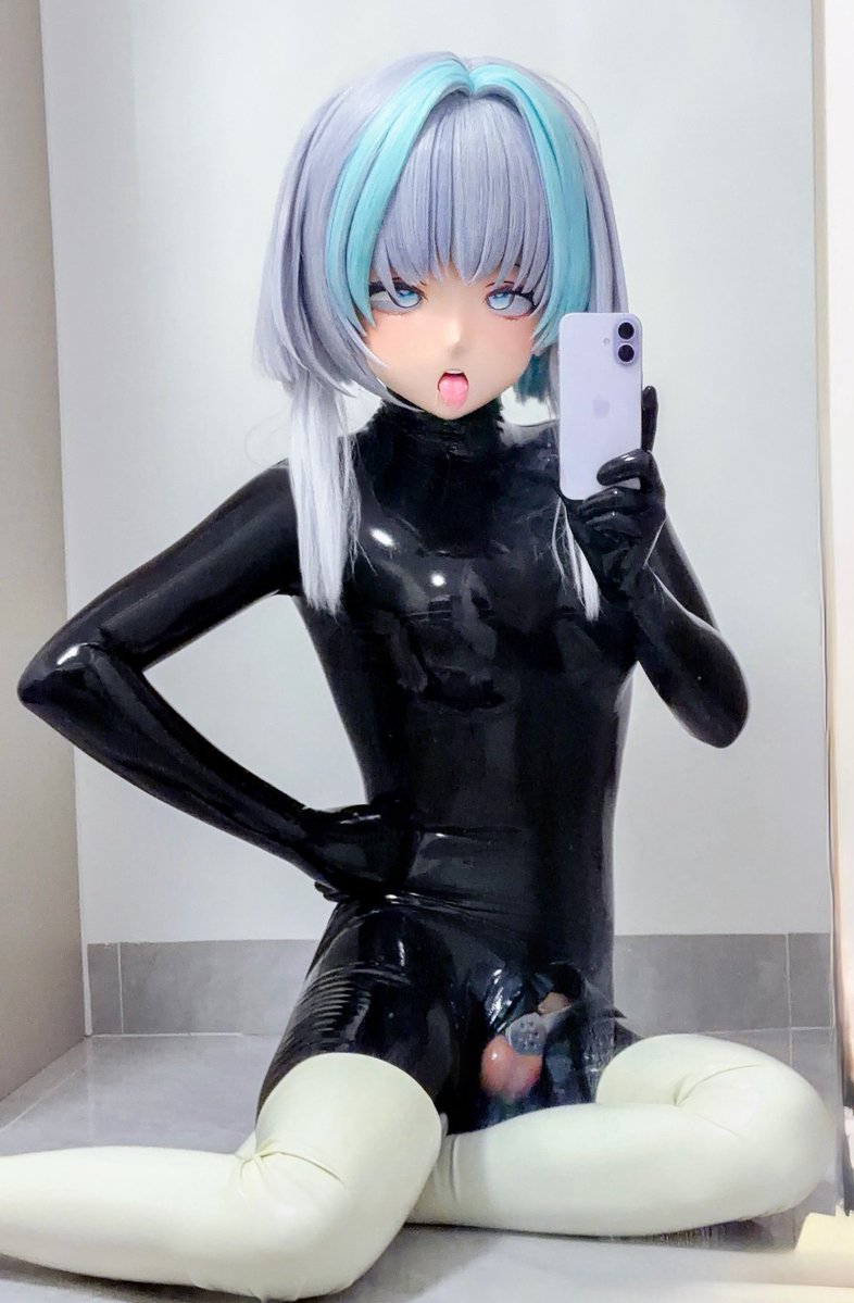 小猫 你可以哈气！

#柴郡 #latex #黑胶 #胶衣 #平板锁 #kigurumi