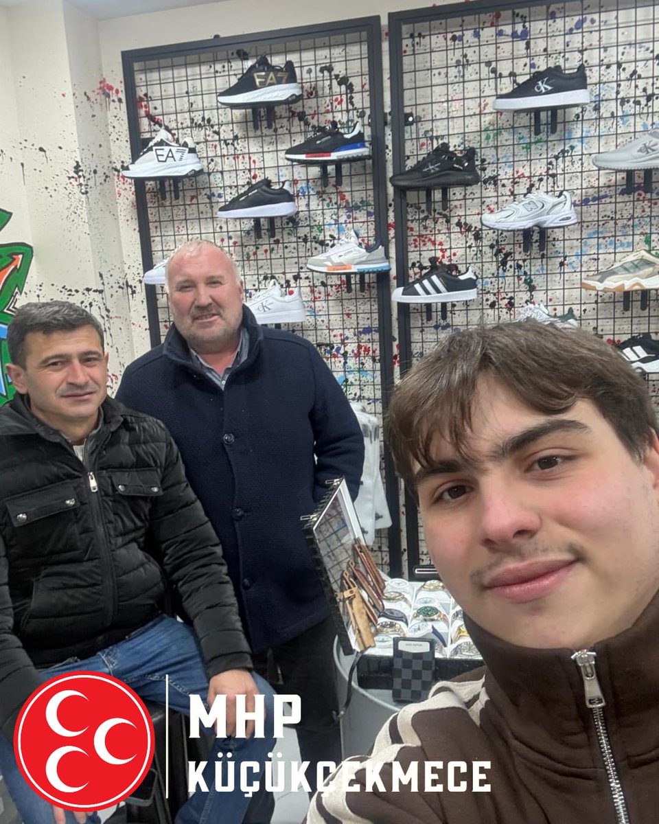 İlçe Yöneticilerimiz, Sayın Liderimizin talimatları doğrultusunda yürütülen #HayırlıGünlerKomşum ve #DerdinDerdimiz Sohbet Toplantıları çerçevesinde Dayan Ailesi'nin Cumhuriyet Mahallesi'ndeki iş yerini ziyaret etmişlerdir.

<a href="/_MHPistanbul_/">MHP İstanbul</a>
#MHPİstanbul 
#MHPKüçükçekmece