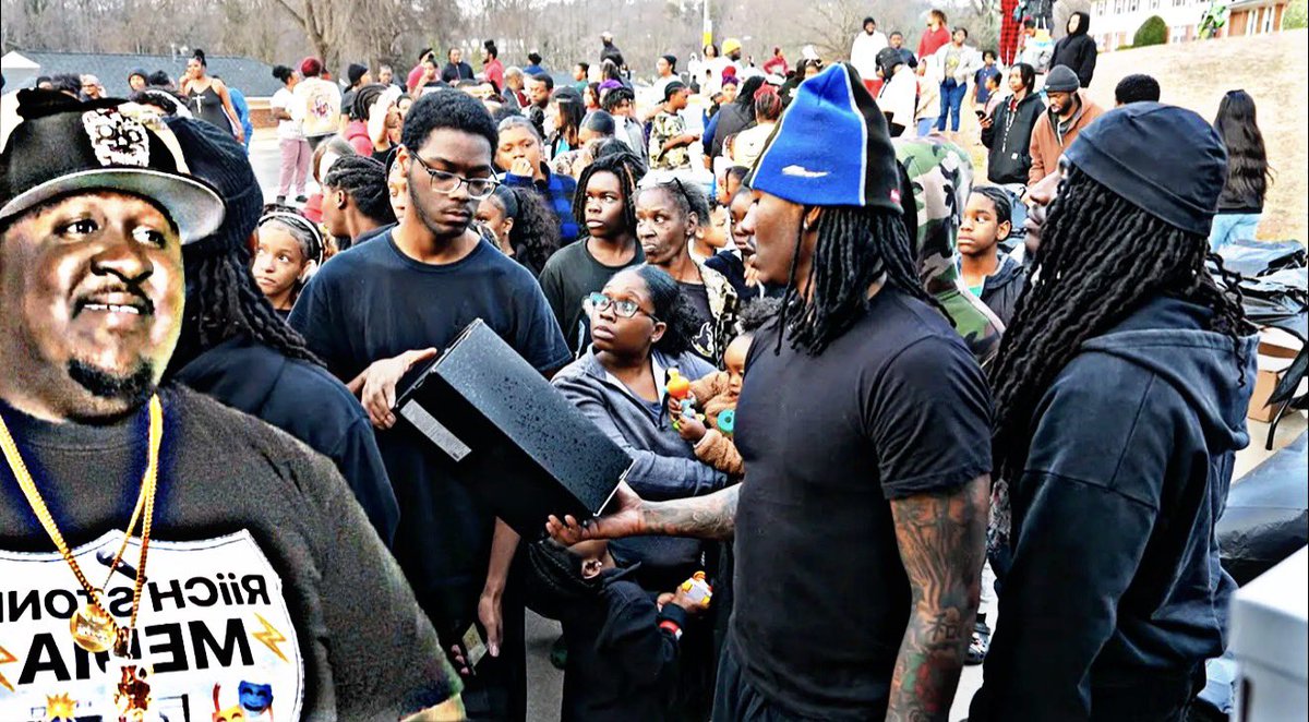 DUKE DENNIS GIVES BACK TO HIS COMMUNITY REACTION youtu.be/gcs5s_xsS8k?si… via <a href="/YouTube/">YouTube</a>