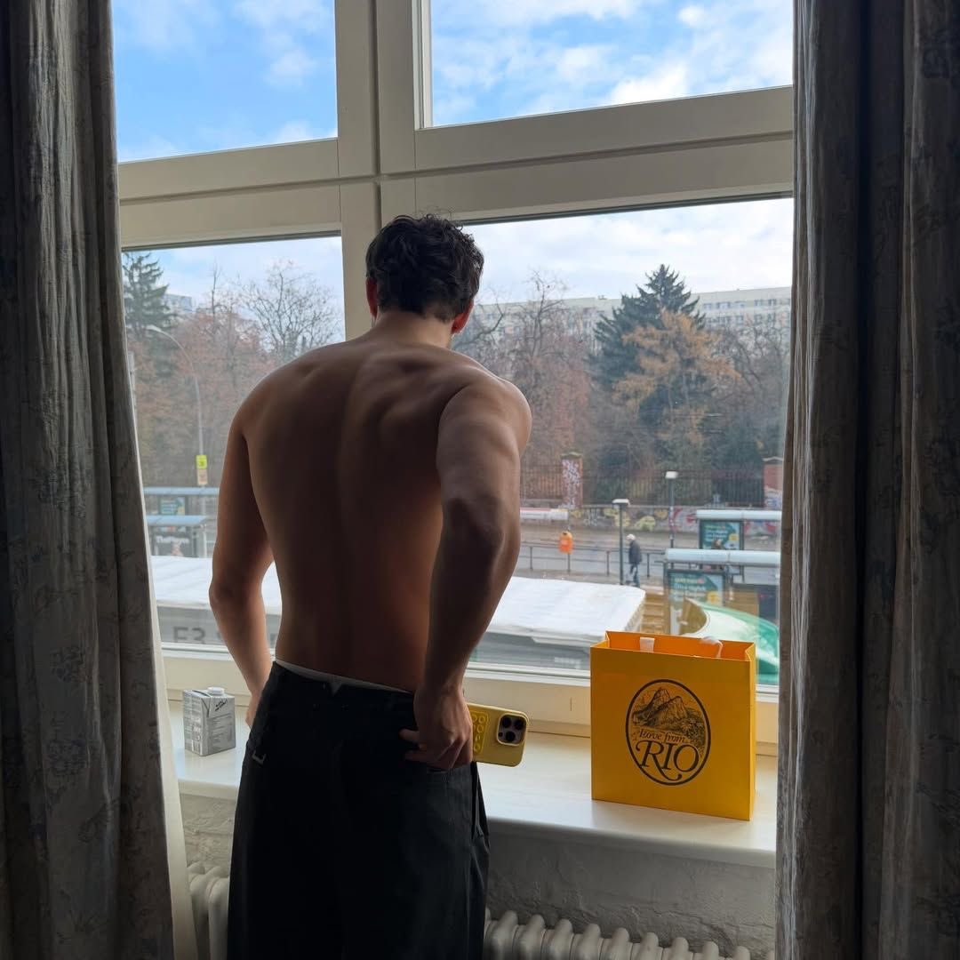 whitejvne's tweet photo. non serve un giorno per festeggiare l’amore per me, perché tu mi doni ogni giorno qualcosa di nuovo ed un pezzo di te.
sarai sempre la persona più importante della mia vita, il mio migliore amico ed il mio confidente migliore, fino a che le stelle brillano di più in cielo. https://t.co/mbBmf4tec8