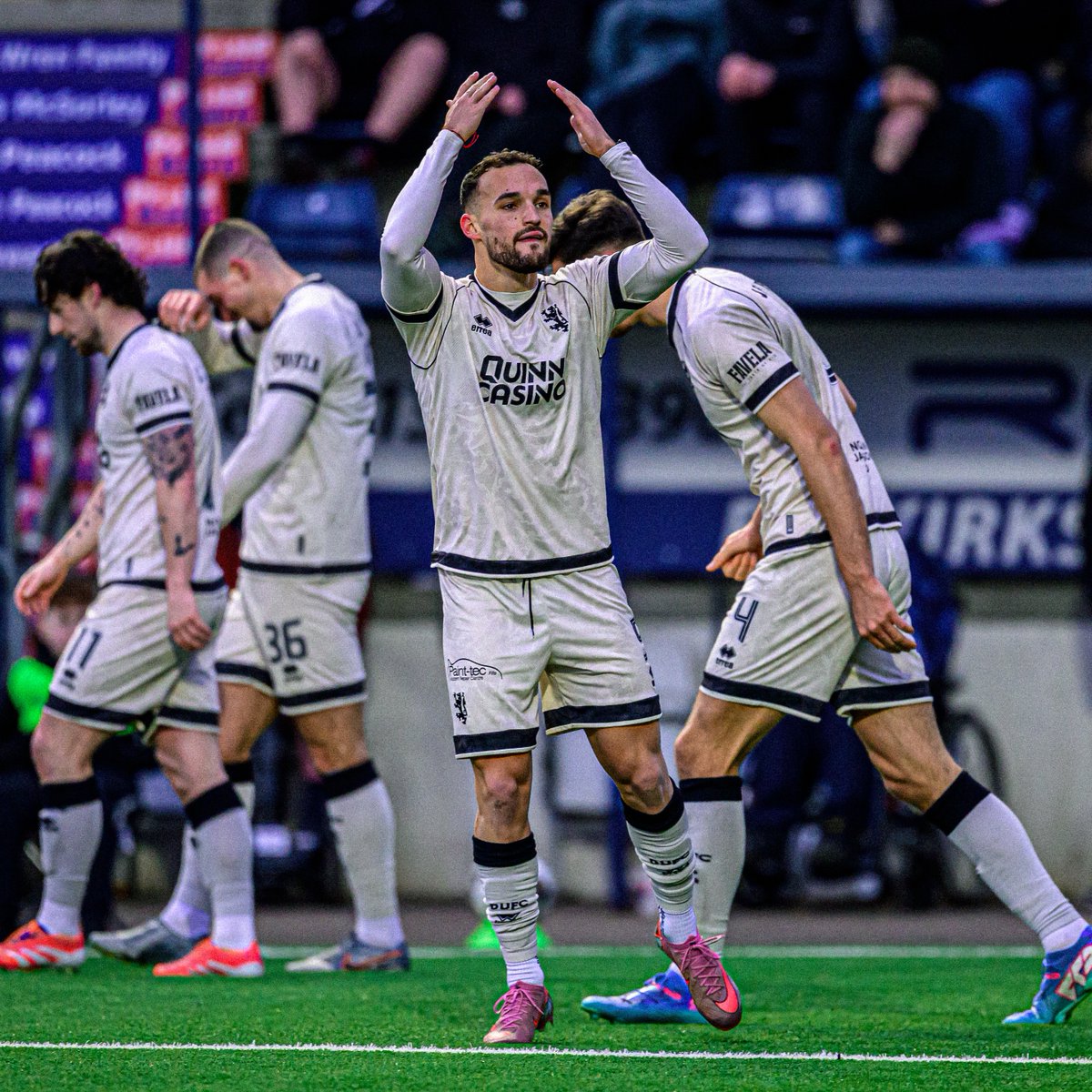dundeeunitedfc's tweet image. Great to have you back out there, Vicko! 💪🔙