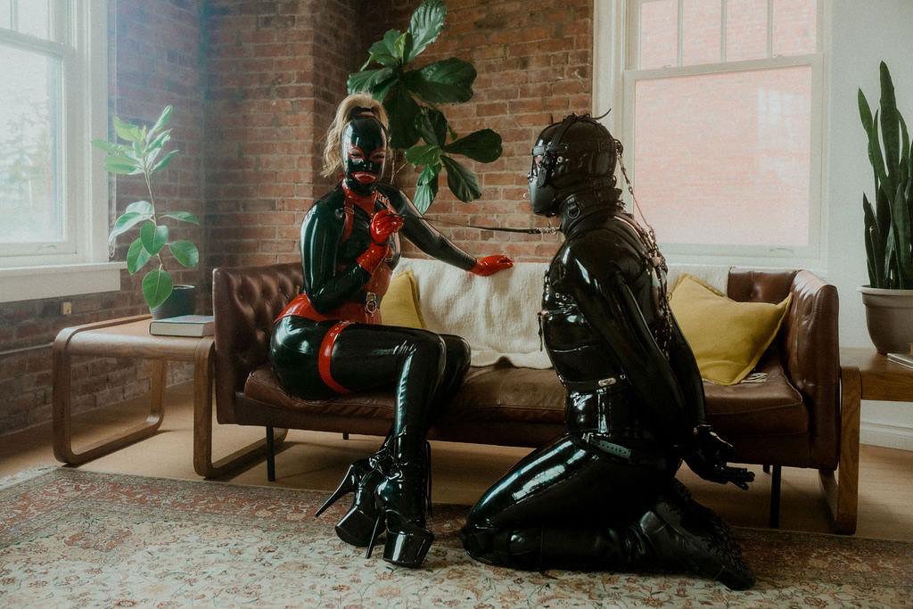 vns_dthtrp's tweet photo. Did you miss me?

Wishing you all a deliciously devious Valentine’s Day. 

⛓️@FetishDynasty 

Vancouver Domme 🖤 Heavy Rubber
FLR ❤️ Latex Enthusiast ❤️ gimp https://t.co/04MzKEJS12