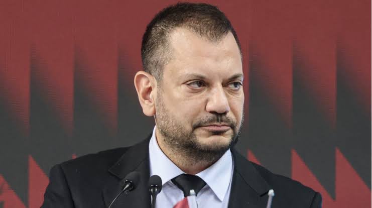 #yoenetimistifa #ertuğruldoğani̇stifa 
<a href="/Trabzonspor/">Trabzonspor</a> 

Bir işe yaramıyorsun,Defol git Ertuğrul Doğan