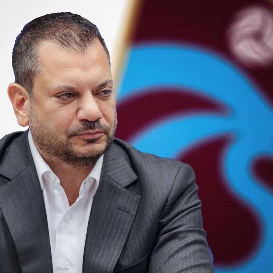 İki tane kanat alsaydın şu takıma galip gelmiştik. Sezonun başında onana yı alamyız biz dedin futbolcu aidiyetine kaybetti. ERTUĞRUL DOĞAN İSTİFA
#trabzonspor