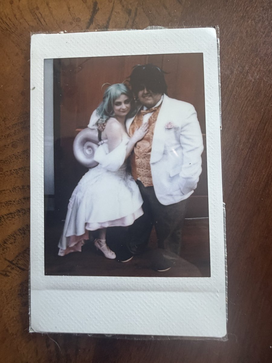 Happy 3rd Valensversary to my beloved slugsband, thank you for dealing with me and be so supportive this whole time, I couldn’t ask for a better life partner, I love you so much! 🩷🧡 <a href="/Kontatheking1/">Konta (i am slugsband)</a>