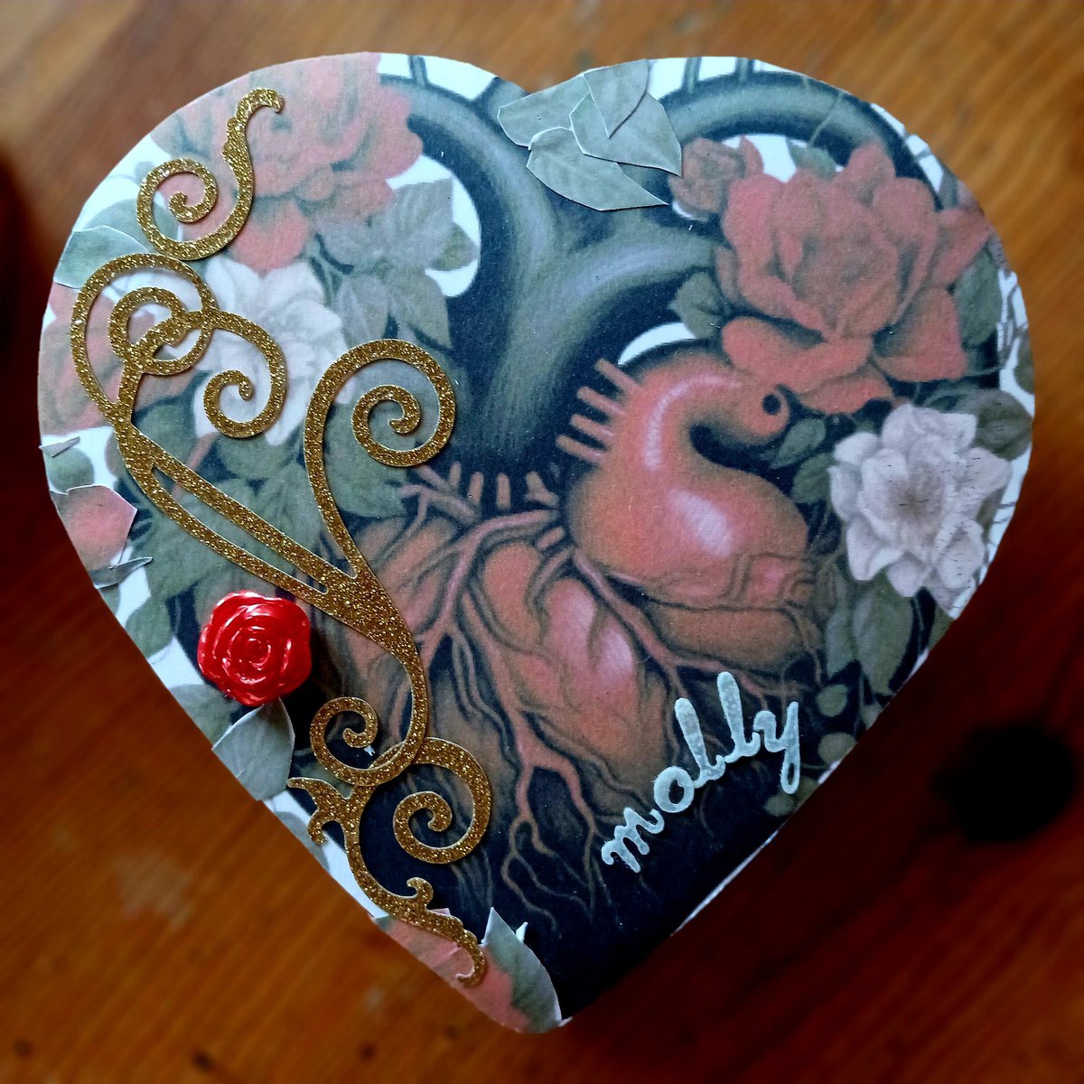 lisathegeekmom's tweet photo. When they don’t make  #ValentinesDay chocolates with the designs you want..buy the cheap ones and make them epic, because @Minionfeeding deserves #Gundam chocolates

#HappyValentinesDay https://t.co/zIcB4z4Gu1
