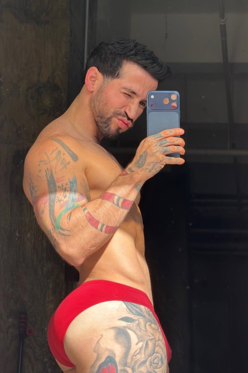 Put your hearts up. Who wants to celebrate love with me?

❤️