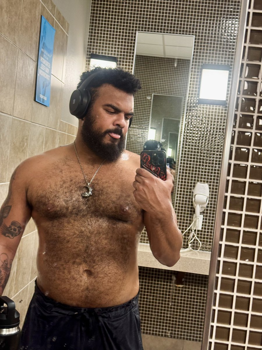 chest day 🖤💪🏾