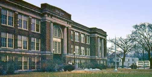 25YearsAgoLive's tweet photo. 18-year-old high school senior Jeremy Getman is arrested outside Southside High School in Elmira, New York, while carrying 14 pipe bombs and a sawed-off shotgun. 

It is thought that he was planning a massacre. https://t.co/KbWmHhBrEZ