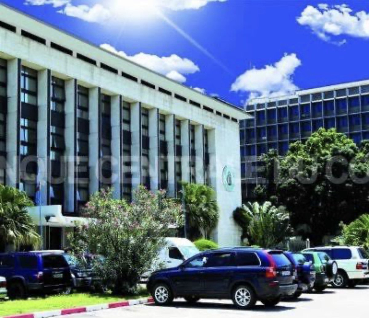 #RDC:L’appréciation artificielle du FC est une atteinte au pouvoir d’achat&amp;doit être justifiée par ces économistes d dimanche.
Aussi,le non-paiement du salaire méconnaît son caractère alimentaire,protégé par le droit,et compromet à la fois la justice sociale&amp;la stabilité économiq