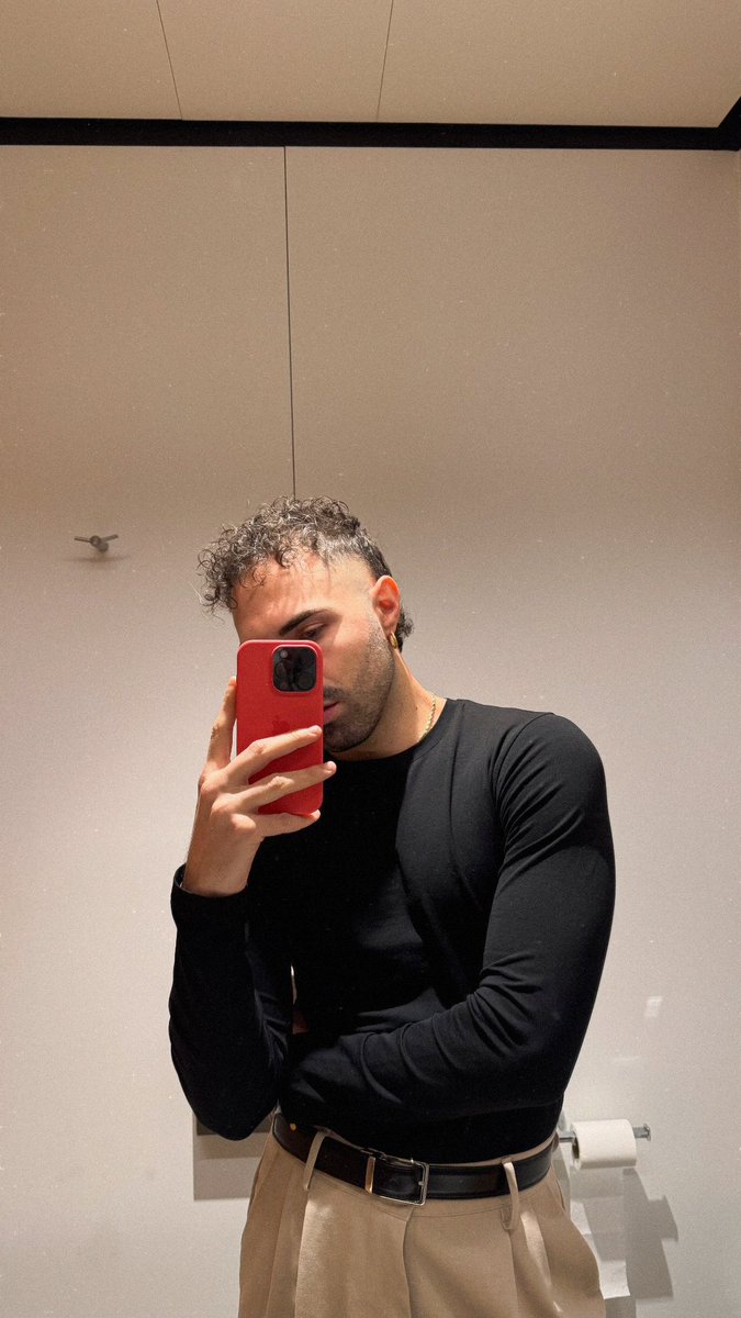 anto_rota's tweet photo. Men @ work
#milan #boy #work https://t.co/J34J4ppx2y