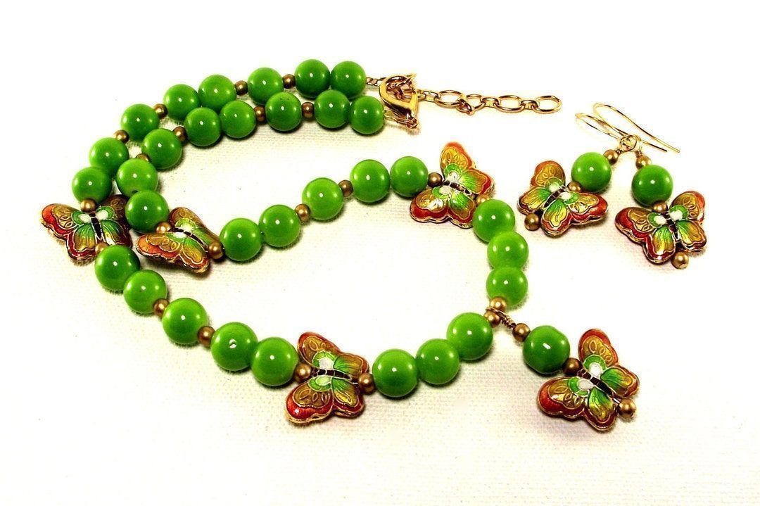 DesignsbyAudrey's tweet photo. Let nature shine the stunning Green Butterfly Necklace and Earring Set from #DesignedbyAudrey. Elevate your style with this unique, #handmade jewelry crafted just for you. Shop now on #Etsy! for you https://t.co/itaNCbYQ8V via @Etsy https://t.co/WiRS4GF1dT