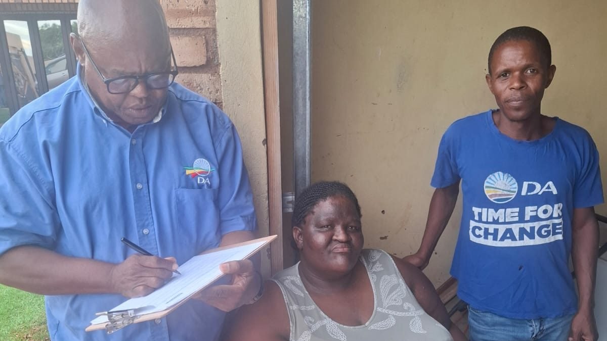 DA_NCape's tweet image. Taking change to every corner of our province☑️

From Bankhara, Ga-Segonyana, to Joe Morolong, we are meeting residents and sharing a clear plan to fix what is broken - register to vote DA and be part of the change our municipalities so desperately need. 💙🗳️
 
#RegistertoVoteDA