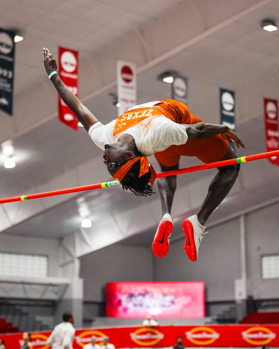 Tyson Invitational | M High Jump 🤘

<a href="/Osawese_a/">Osawese Agbonkonkon</a> clears 2.11m (6-11) for a new SB🤘
10. Brandon Gorski - 2.06m (6-9) 

#FloKnows x #HookEm