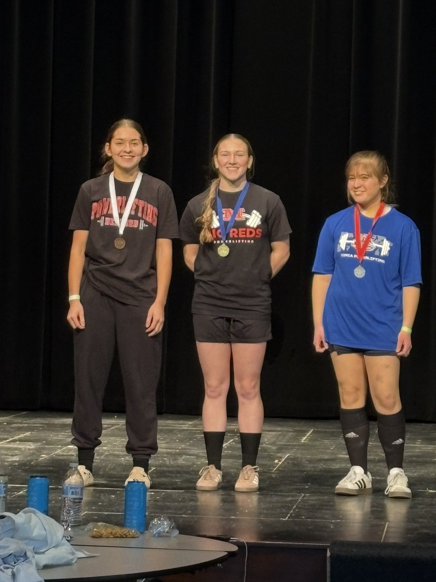 PaigeBock's tweet photo. Another very successful powerlifting competition with a 550lb total. This was my last regular meet before softball starts! @MulesSoftball @marlagooding @S_campbell24 https://t.co/7t0Xf0MVod
