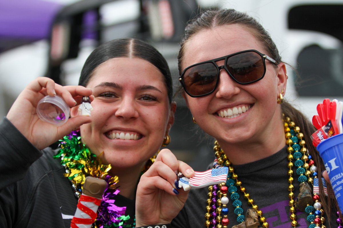 It is the 🟢MARDI🟣GRAS🟡 Mambo after all!!!

📸 Addison Coffey 

#RollToms