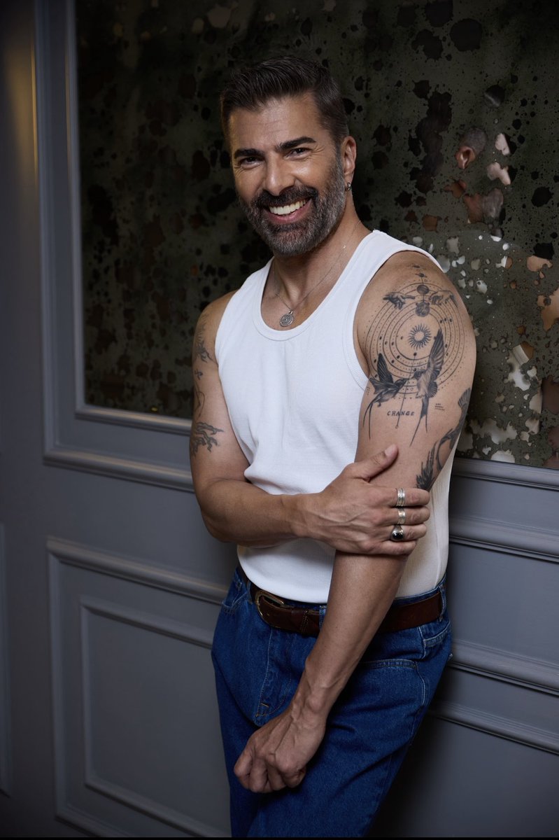 Neşenle ,gülüşünle sevgi saçıyorsun  güzel adam.Seni seviyoruz... #CenkTorun