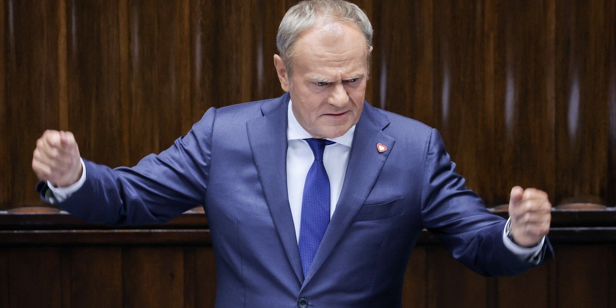 A teraz najciekawsze:
Donald Tusk też nie przeszedł weryfikacji dostępu do informacji tajnych.