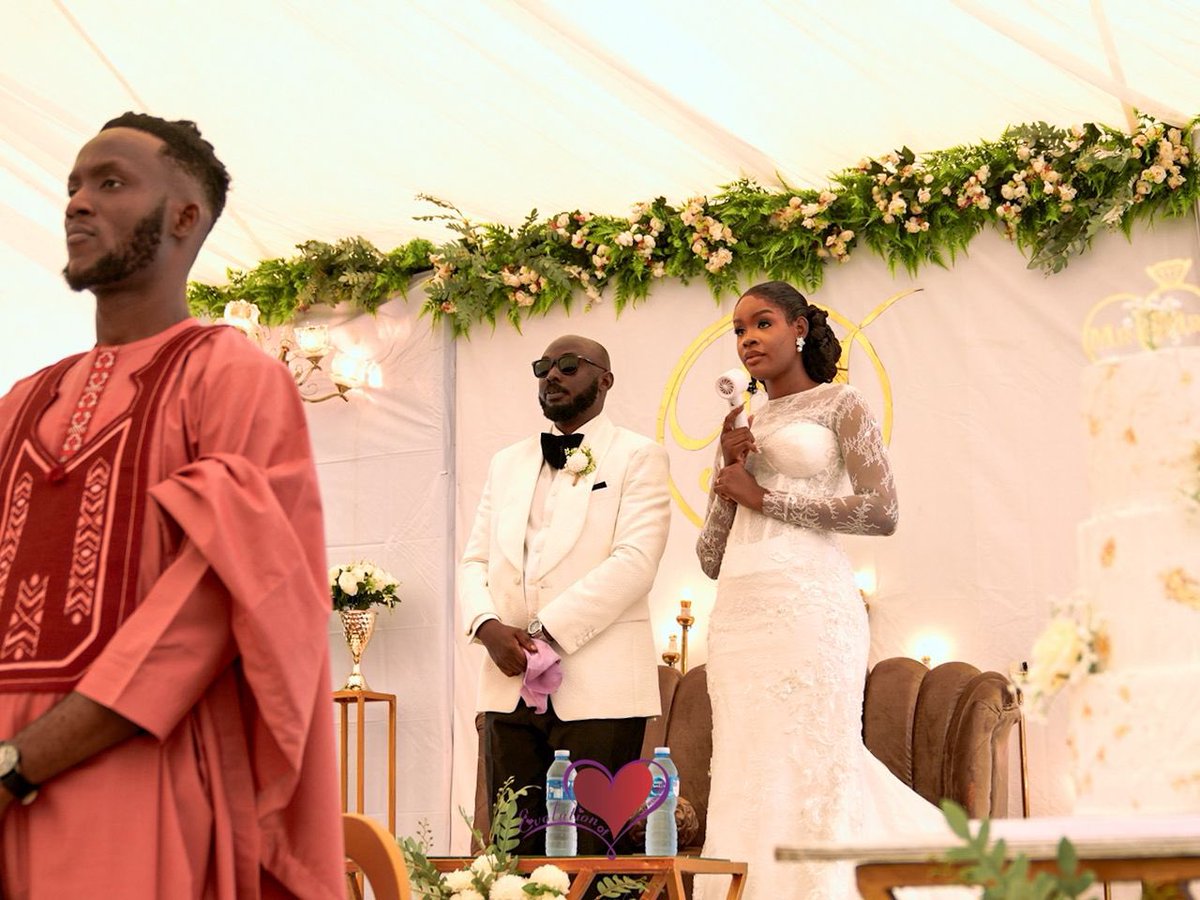 _minaatt's tweet photo. When celebration meets surprise, magic happens. #ALATEvolutionOfLove https://t.co/ExRpVXav1B