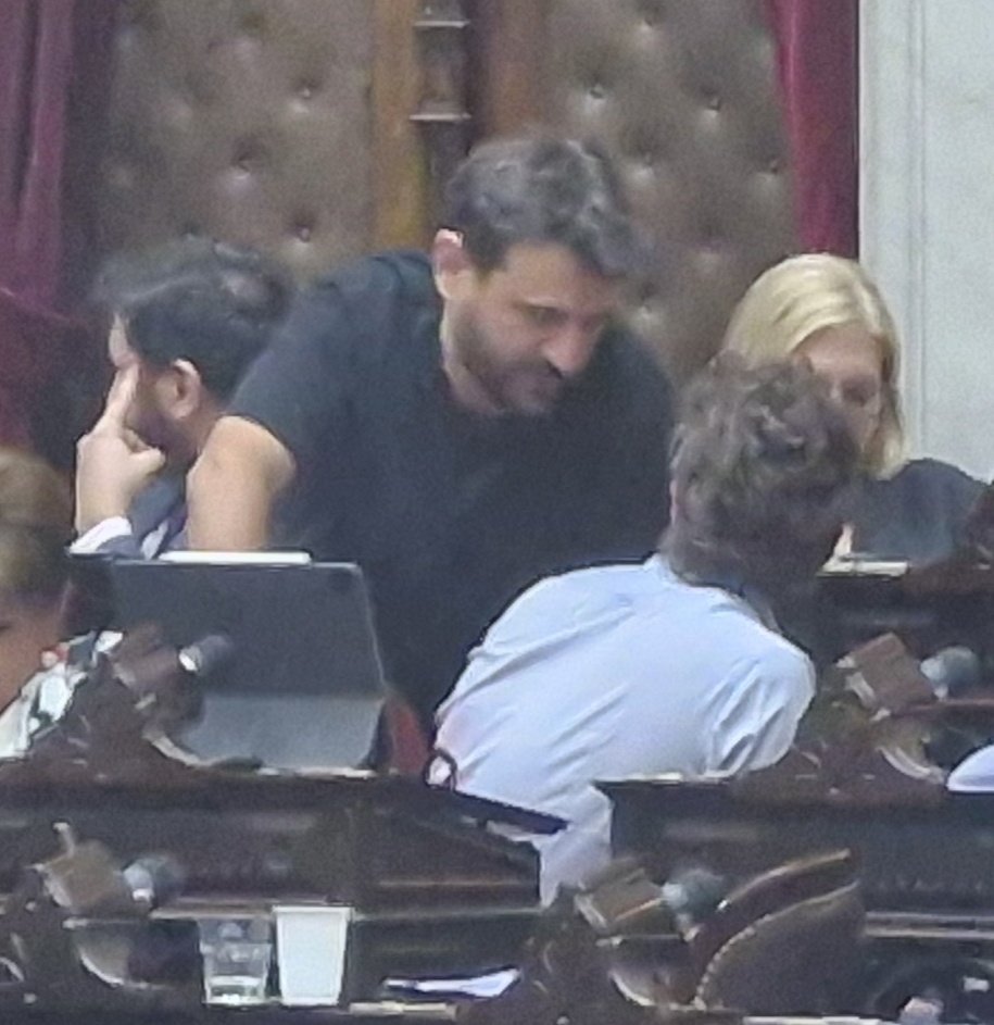 El gobierno no quitó pensiones a las personas con discapacidad... ustedes le daban pensiones a personas sin discapacidad perjudicando a los que las necesitaban de verdad. 

Ustedes sabotean todo lo que no pueden controlar. La verdad es como el Sol y no la van a tapar con un dedo.