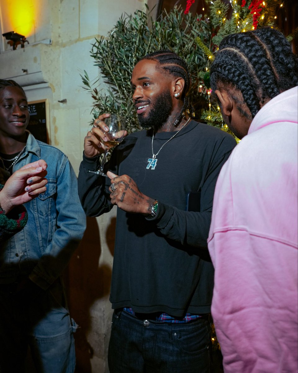 whynickel_'s tweet image. 