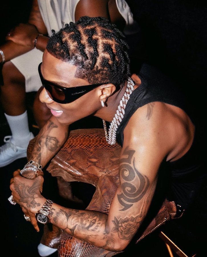 You can mention Wizkid and get 1000 likes..🦅