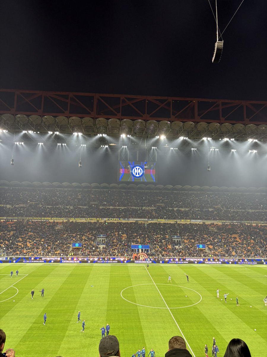 Oggi ho la fortuna di trascorrere il mio compleanno (e incidentalmente San Valentino) con ciò che amo di più, la mia famiglia e l’Inter 🖤💙
(Tra pochissimo li starò insultando perché mi avranno rovinato la serata)