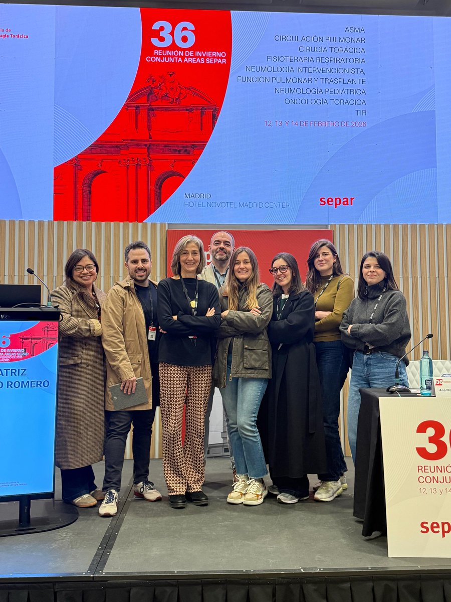 NeumologiaS's tweet photo. Cerramos la Reunión de Invierno de @SeparRespira con el premio a @lauragilpintor por el vídeo "Cómo realizar un EUS-b" y la foto de familia.
Una gran reunión de la que sacamos proyectos e ideas para el futuro 
👏👏💪💪
@RosaCordovilla @jcasconh @ResiTam2020 @AnaMv96 @EstelaPM25 https://t.co/cvQdOKGX0a