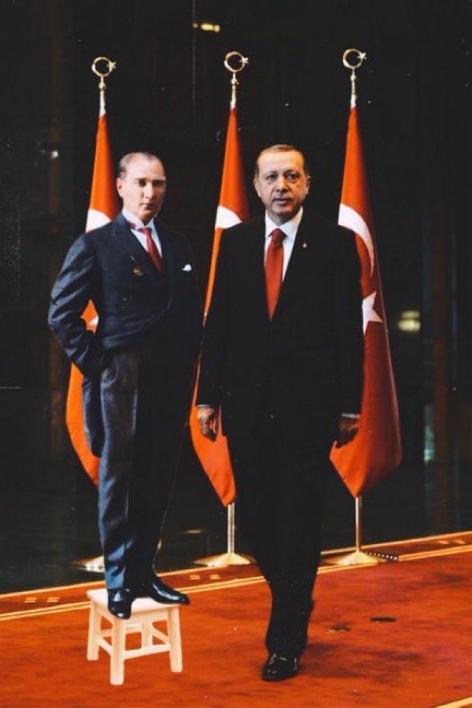 Atatürk ve Erdoğan yan yana dursalardı böyle görüneceklerdi.

                     162                  185