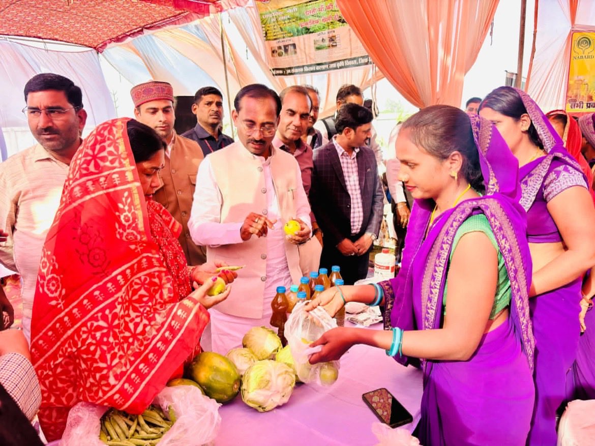 कृषि विज्ञान मेला – आत्मनिर्भर किसान, सशक्त भारत 🌾

आज कृषि विज्ञान केन्द्र, देवरा बैढ़न में आत्मा योजना अंतर्गत आयोजित कृषि विज्ञान मेला में सहभागिता का अवसर प्राप्त हुआ।
मध्यप्रदेश शासन की पंचायत एवं ग्रामीण विकास राज्य मंत्री श्रीमती राधा सिंह जी के साथ स्व सहायता समूह की