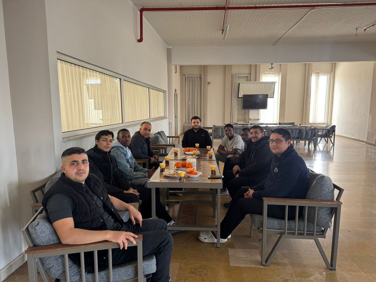 İl Müdürümüz Arif TOPAL, Konya’da öğrenim gören yabancı uyruklu üniversite öğrencilerinin kaldığı Türkiye Diyanet Vakfı öğrenci yurdunu ziyaret etti.

<a href="/tcailesosyal/">T.C. Aile ve Sosyal Hizmetler Bakanlığı</a>
<a href="/ArifTopal_01/">Arif Topal</a>