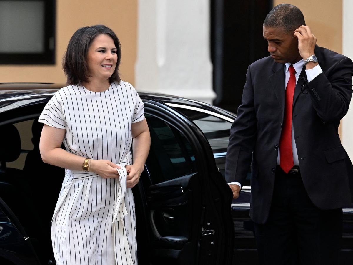 Ja, ein Audi A8 ist schon geil, aber was wäre so ein Auto ohne einen Toyboy?