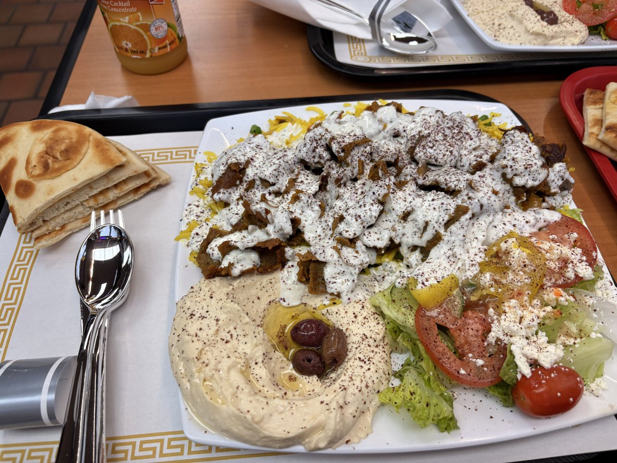 chie_hc26's tweet photo. I tried halal food for the first time yesterday, and it was truly delicious. I’m grateful for the chance to experience and appreciate another culture’s cuisine. @oalkhalili @mjvorines #BSTEC195 https://t.co/l9uEzxTJ5b