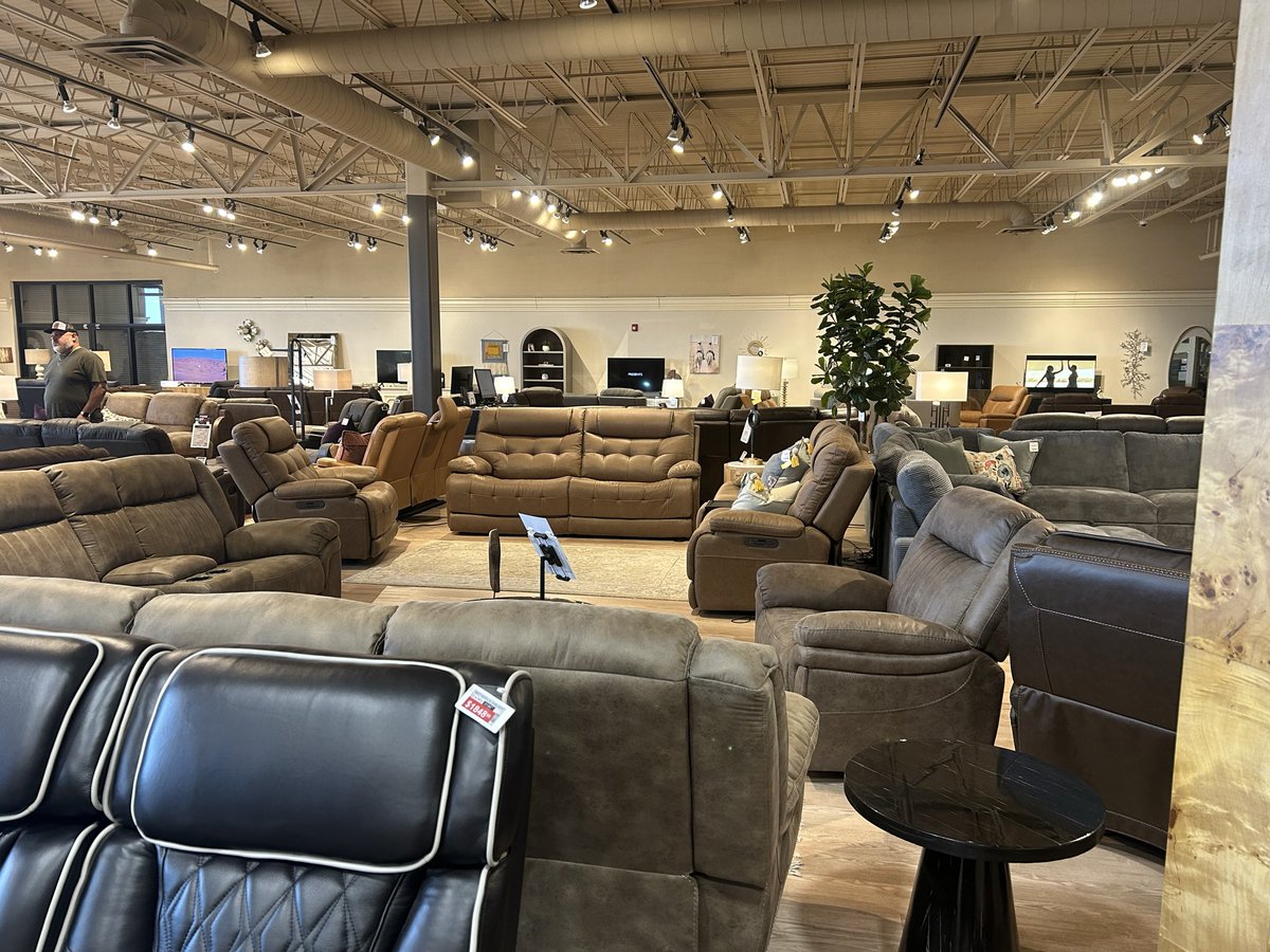 TheBeatLBK's tweet photo. Join The Beat out at @bobmills for their President’s Day Sale! Make sure and come out to 6000 Spur 327! https://t.co/6U3IJ2jdx5