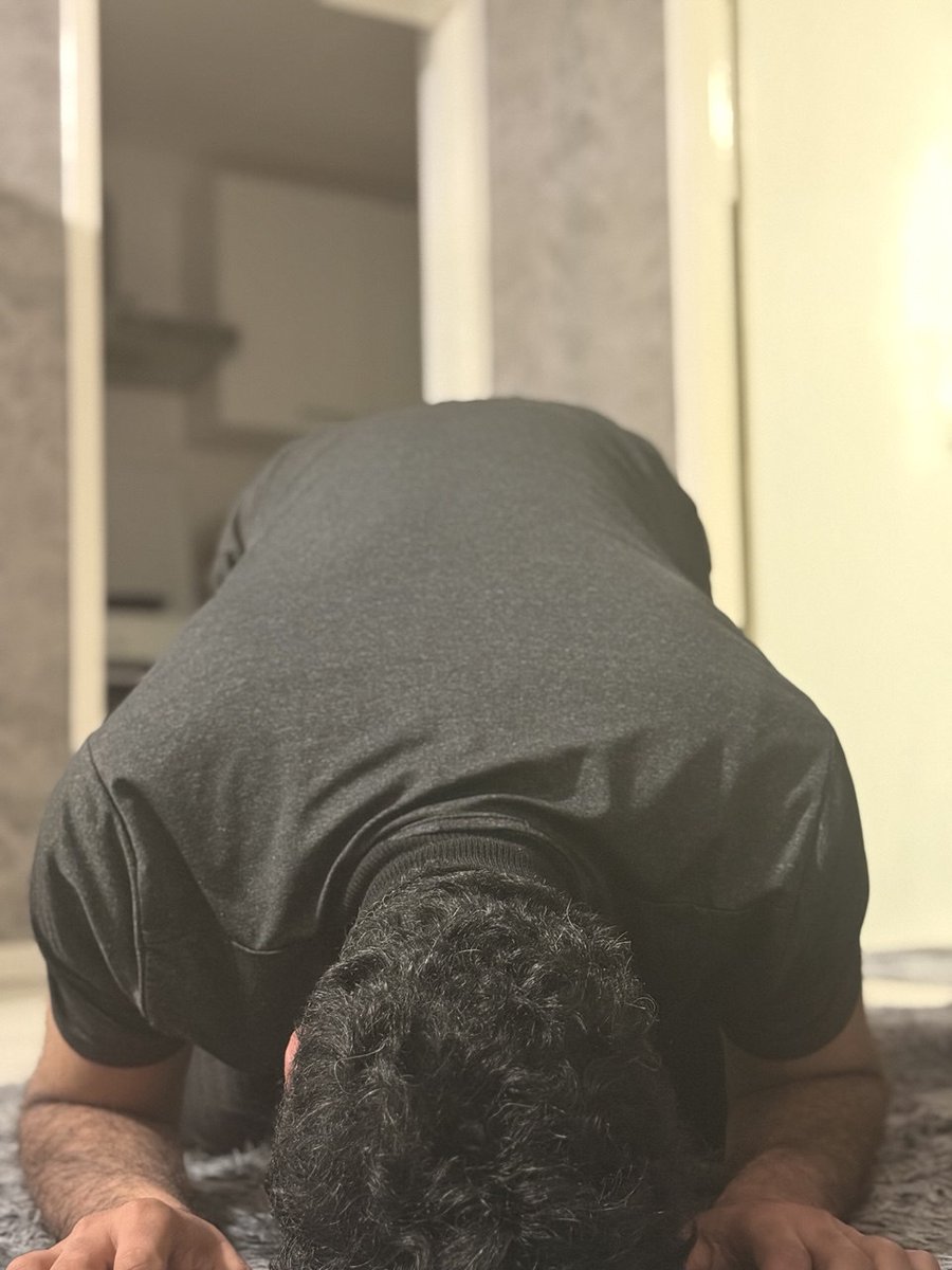 Even pathetic losers like my beta can have their moments. He made a sacrifice to buy me flowers for Valentine's Day. So far, he's been the only sub to do exactly what I said, with a little extra, what a very good boy he is. If he can make sacrifices so can you. I’ll admit, it was