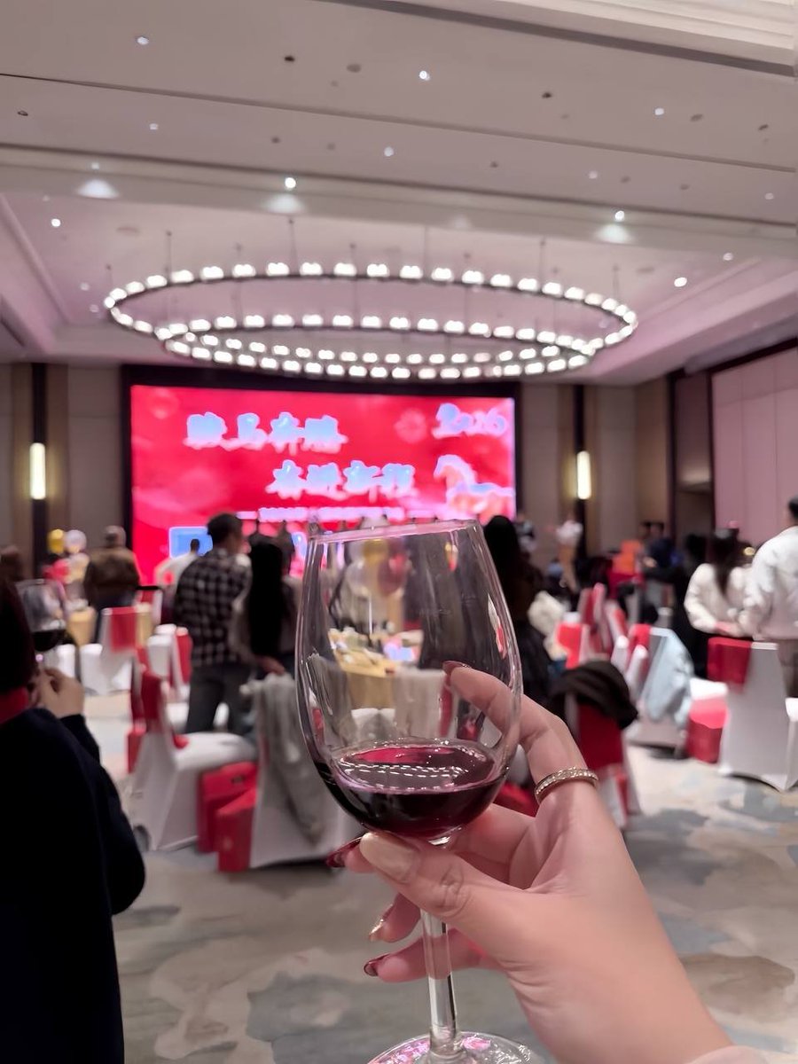 不傲娇的乔 tweet media