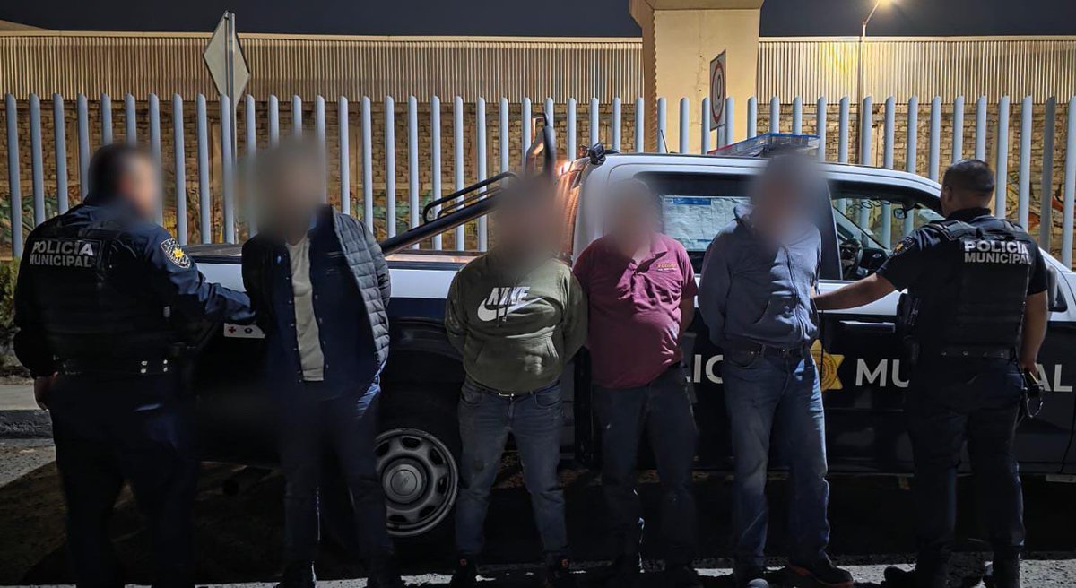 Cinco detenidos en la colonia Juriquilla #AQ is.gd/BJWLau