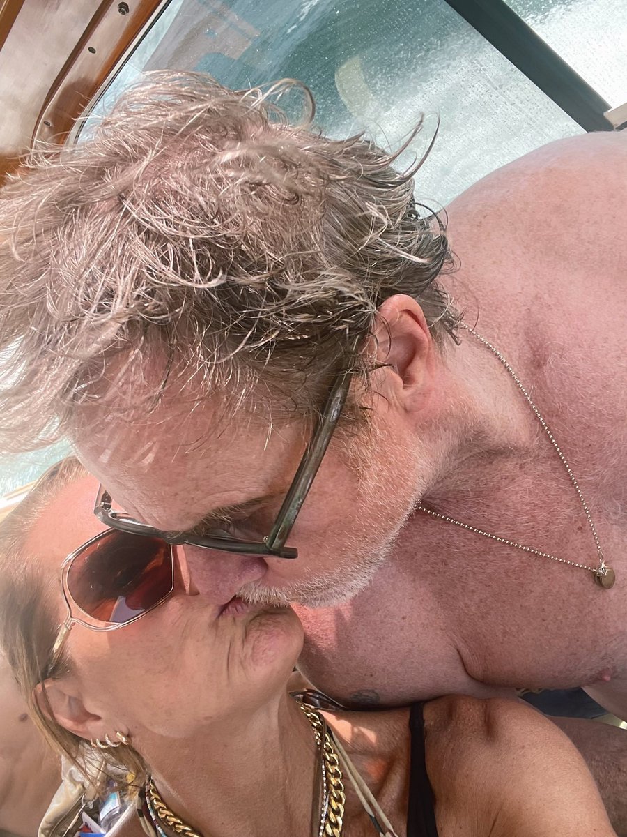 Brooke Shields tweet media