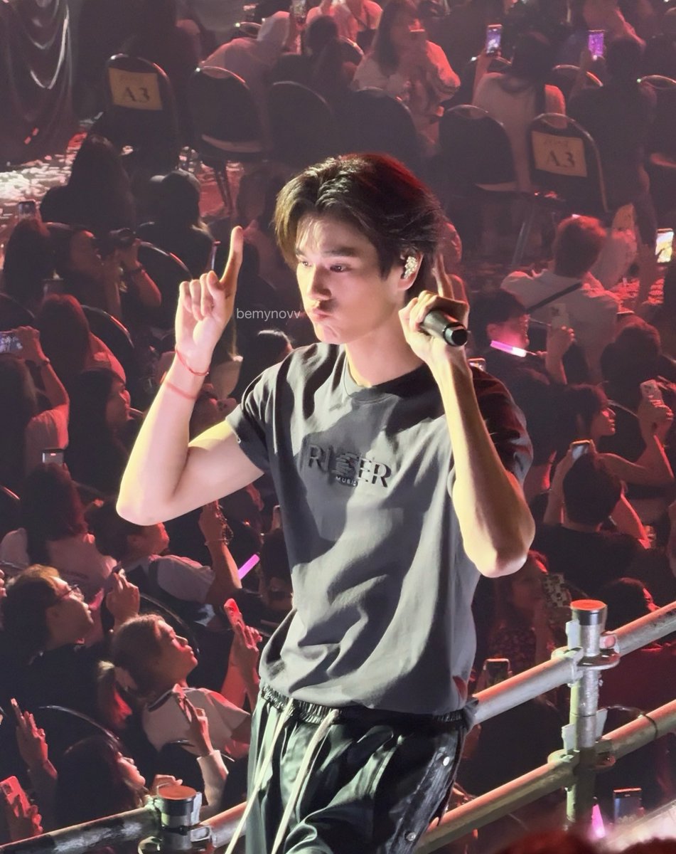 น้องภูวินปากหงึ แจ้มฟู ตาแป๋ว มือจิ๋ว น่ารักที่สุดในโลก ㅜㅜ

SENDLOVE PHUWIN RISERCON
#RISERCONCERTD2
#phuwintang