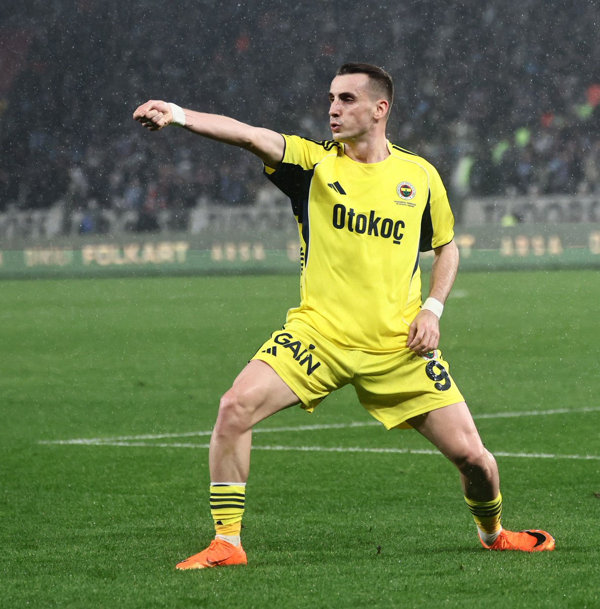 EN KRİTİK ANLARDA SAHNE YİNE O’NUN! 🪄 

#GençFenerbahçeliler