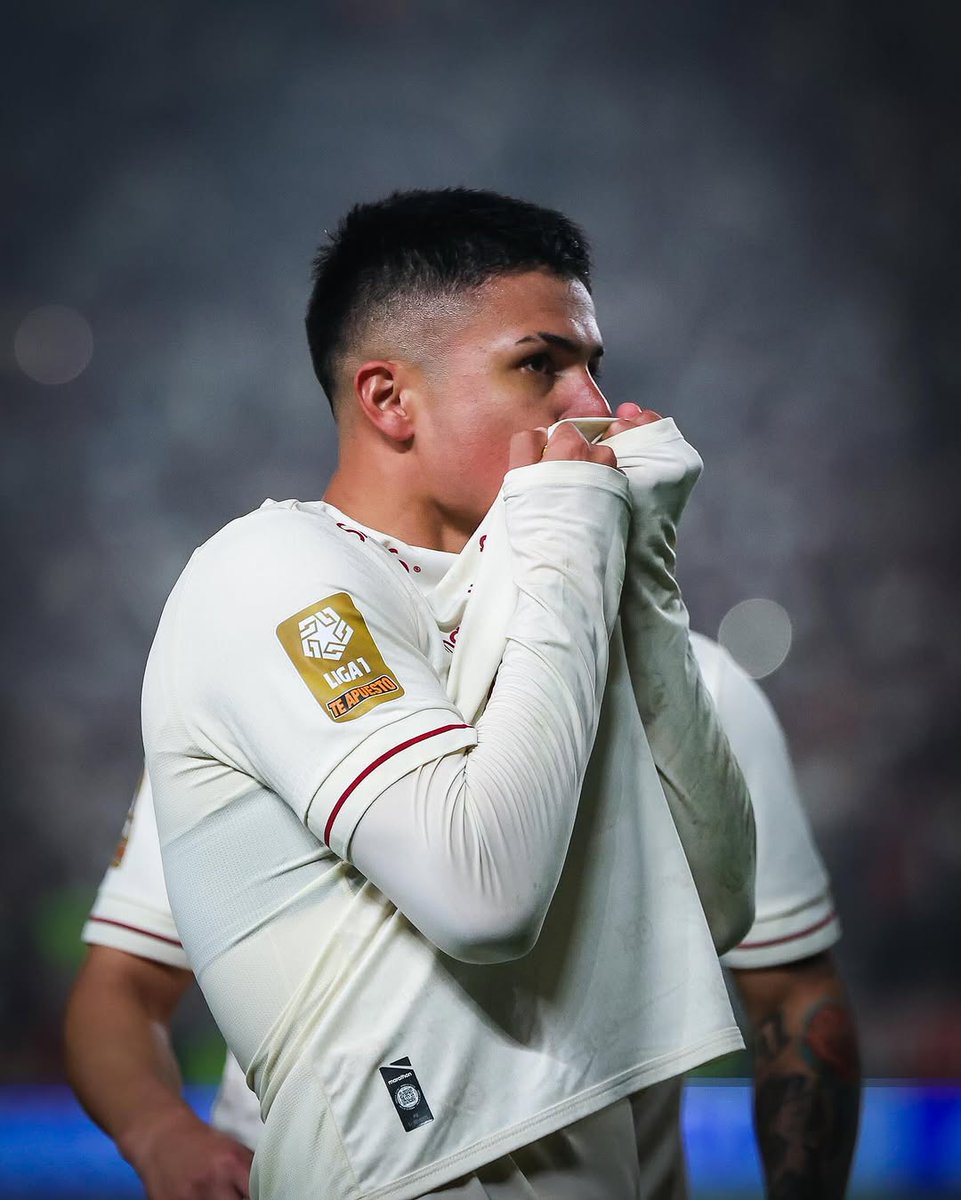 Feliz día del amⓊr y de la amistad, hinchas cremas!! #YdaleU