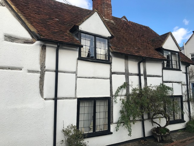 BethanySkinnard's tweet photo. Perfect little day - #Coffee in family-run Hilly's & taking in St James' #church & the beautiful little village that is #Shere #Surrey https://t.co/K01srsEyl9